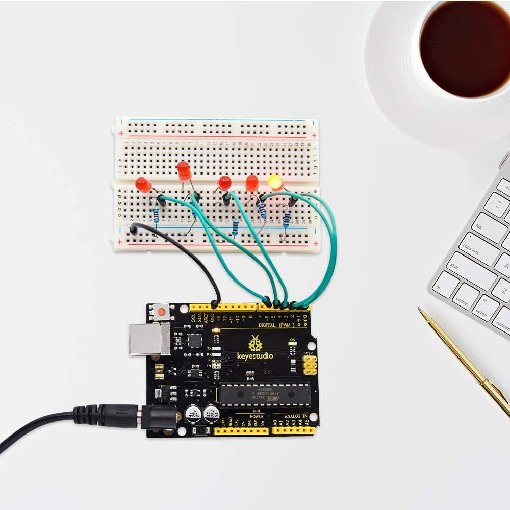 لوحة تطوير V4.0 لـ Arduino UNO R3 مع كابل USB